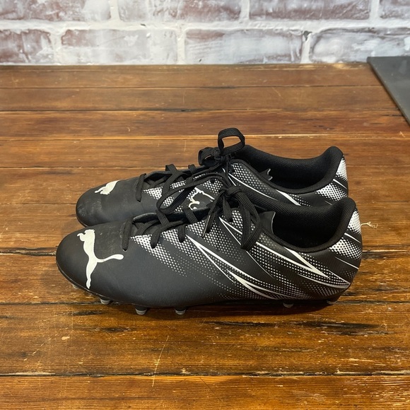 Puma Black and White Soccer Cleats youth 6 - Picture 2 of 7